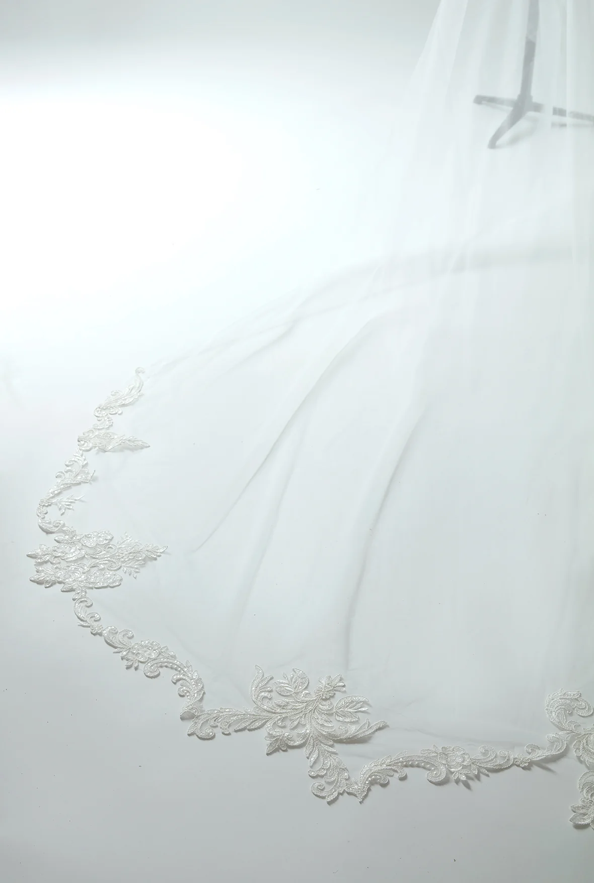 Pompadour Veil - Image 2